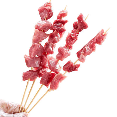 Bastões de churrasco de bambu descartáveis de cor natural